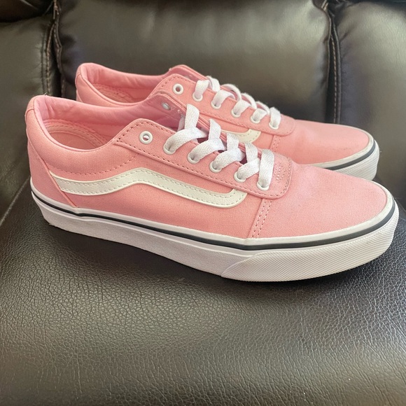 Vans - Picture 3 of 5